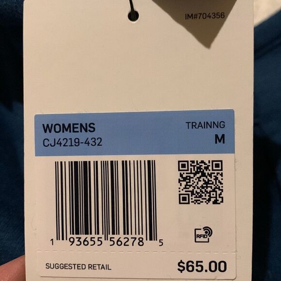 Nike yoga with open back. Size medium. NWT - Picture 8 of 8